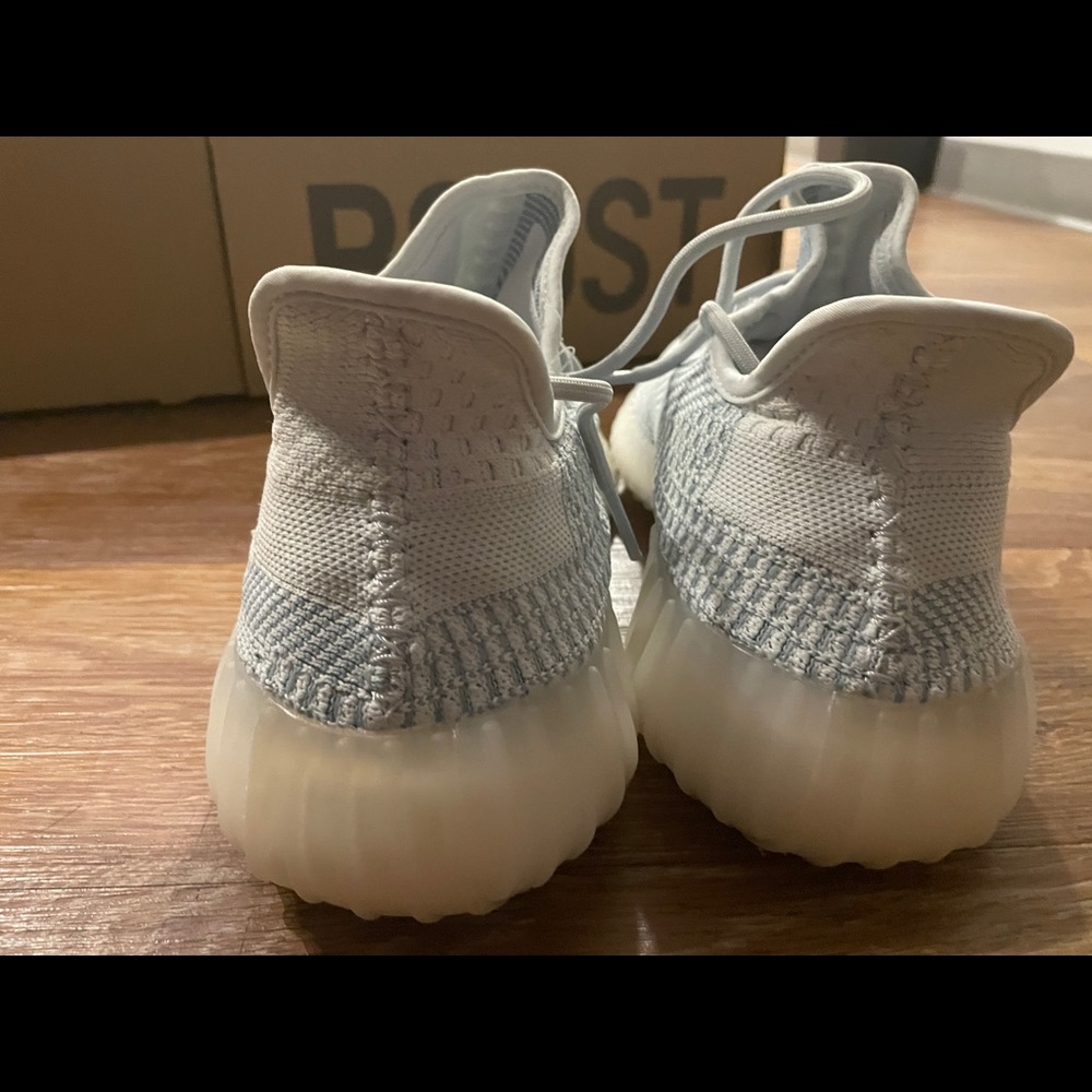 Yeezy Boost 350 v2 cloud